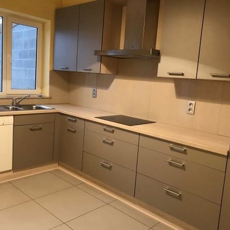 Gezellige halfopen woning met 3 slaapkamers, veranda en carport in Paal - Photo 1