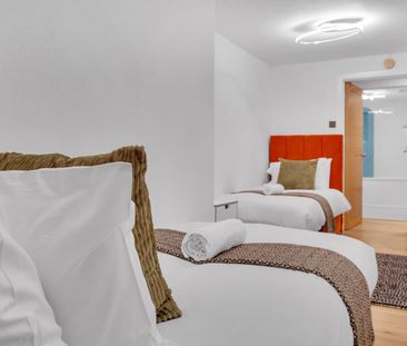 2 Bed Flat, Upper Rock Gardens, BN2 - Photo 2