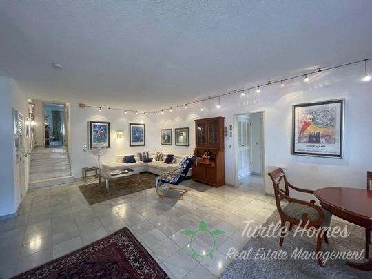 TH2023459 - Stunning One-Bedroom Flat - Photo 1