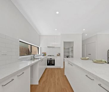 Luxury Home - 4 Bedrooms plus Study - Don't Miss Your Chance **APPL... - Photo 3