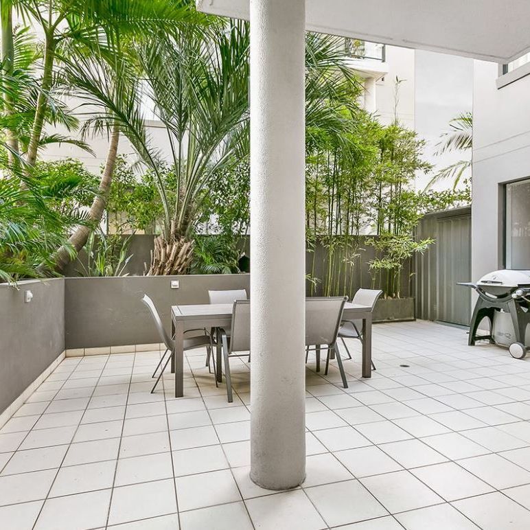Dee Why Beach, 3/10 Oaks Avenue - Photo 1