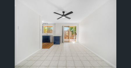 Stylish & Renovated Townhouse in the Heart of Kingswood! - Photo 4