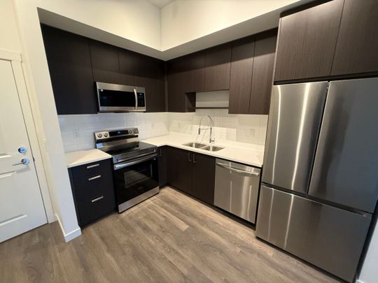 Modern Condo in Surrey - Photo 1