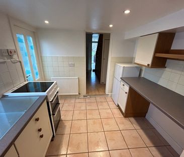 2 Bed Terraced House, Lateward Road, TW8 - Photo 6