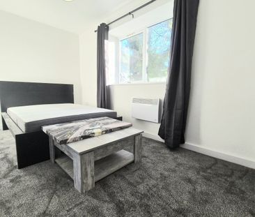 West Parade Flats - Photo 3