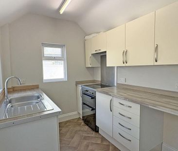 3 bedroom terraced house to rent - Photo 3