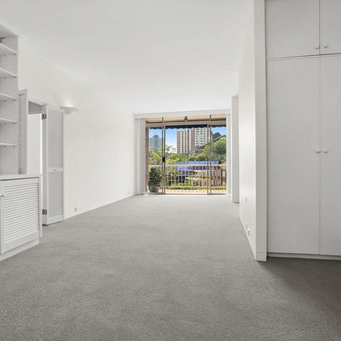 Enjoy Peace and Quiet with Unobstructed Harbour Bridge Views - Photo 1