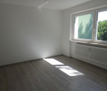 Renovierte Erdgeschoßwohnung sucht ruhigen Mieter - Foto 4