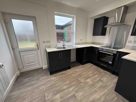 3 bedroom semi-detached house to rent - Photo 1