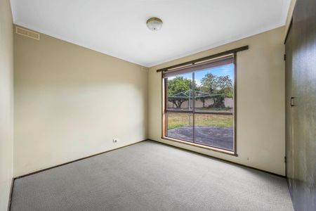 Three Bedroom Home In Sebastopol - Photo 2