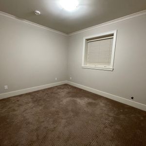 Beautifully Renovated One Bedroom Suite - Photo 2