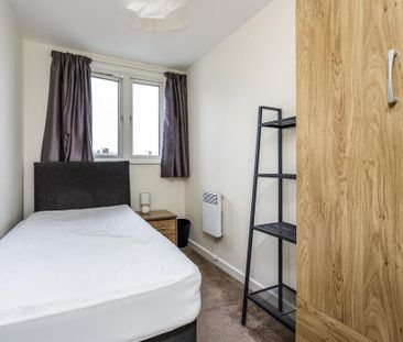2 bedroom flat to rent - Photo 4