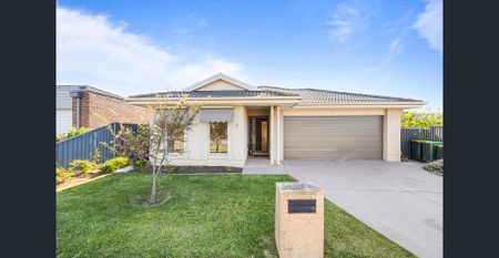 Comfortable family home in quiet established location! - Photo 2