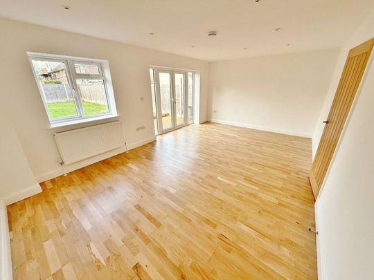 4 bedroom semi-detached house to rent - Photo 1