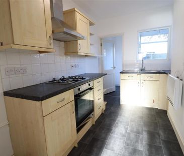 3 bedroom end of terrace house to rent - Photo 3