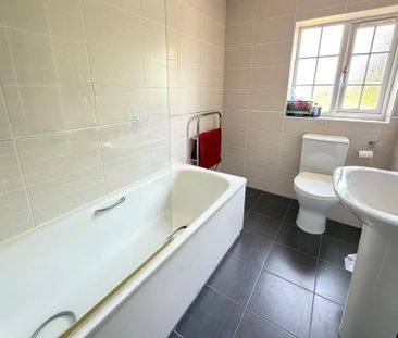 5 bedroom detached house to rent - Photo 4