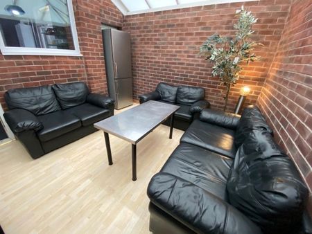 Room in a Shared House, Victoria Park, M14 - Photo 2