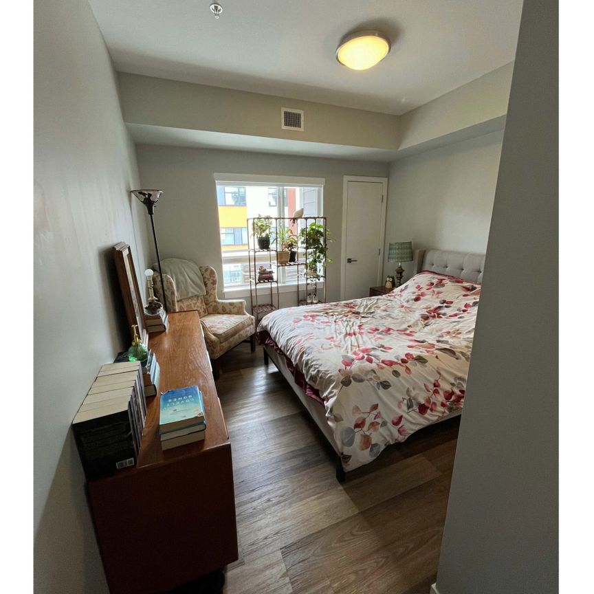 Glenmore Central 1 Bedroom Suite + Den – Pet Friendly! - Photo 1