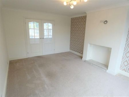 3 Bedroom Semi-Detached House in Fulwood - Photo 3