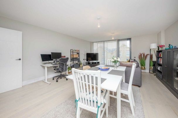 Antoinette Close, Kingston Upon Thames, KT1 - Photo 1