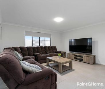 MODERN FAMILY LIVING IN BAYSIDE LOCATION - Photo 1