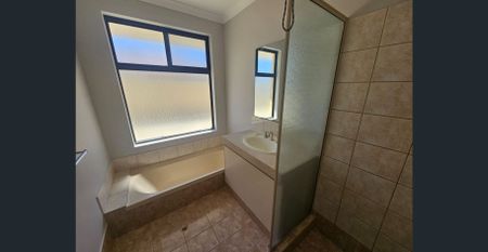 Spacious 5 Bedroom Family Home - Photo 5