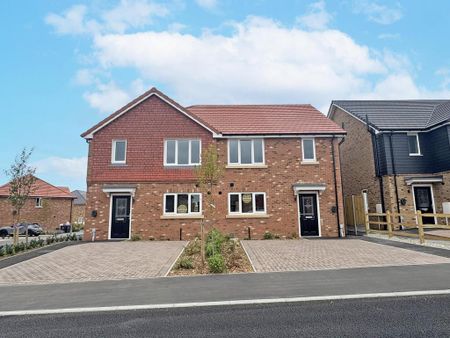3 bedroom semi-detached house to rent - Photo 2