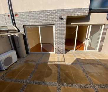 Convenientlly Located Apartment - Photo 3