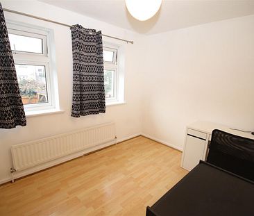 2 bedroom Terraced House to let - Photo 6