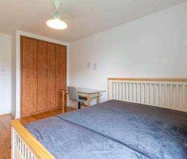 3 bedroom flat to rent - Photo 2