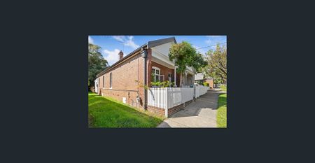 Cozy 2-Bedroom Home in Vibrant Leichhardt - Photo 5