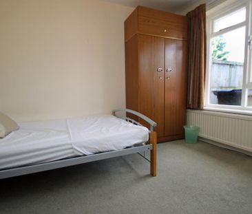 4 bedroom semi-detached house to rent - Photo 3