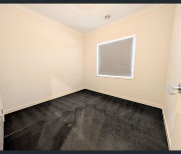 Stunning Family Entertainer! - Photo 3