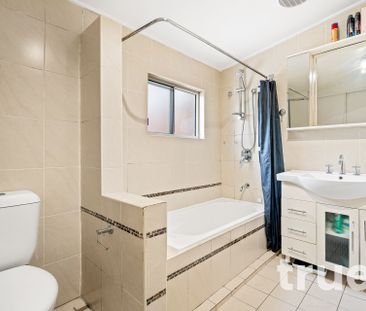 IMPRESSIVE HOME SITUATED IN A SOUGHT-AFTER AREA - Photo 4