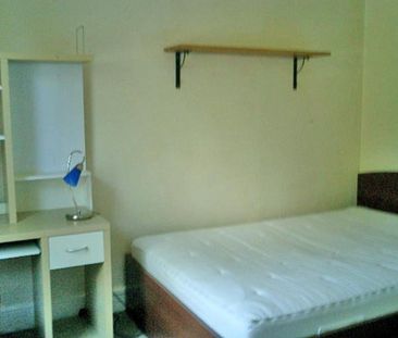 5 bedroom end of terrace house to rent - Photo 2