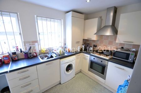 5 Bedroom Ground Floor Flat for rent in Headingley Rise - Photo 4