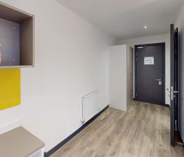 1 bedroom in a flat share to rent - Photo 4