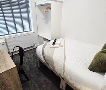 4 bedroom terraced house to rent - Photo 3