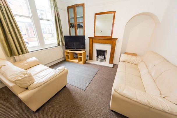 Hartley Grove, Woodhouse, Leeds - Photo 1