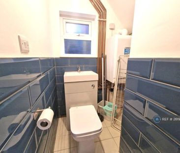 3 bedroom semi-detached house to rent - Photo 5