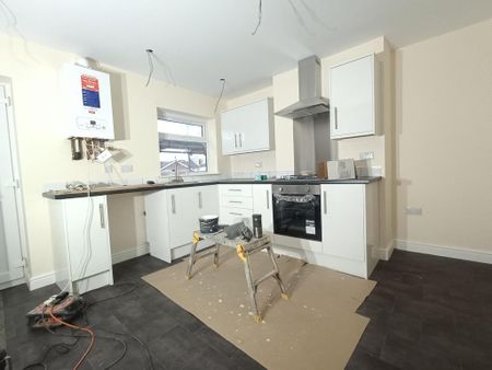 3 bedroom semi-detached house to rent - Photo 5