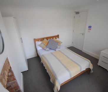 6 Bed Terraced House, Donnington Road, RG1 - Photo 3