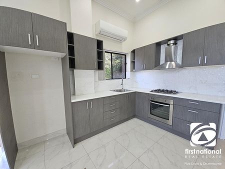 One Bedroom Flat with Large Yard and Water Glimpse - Photo 3