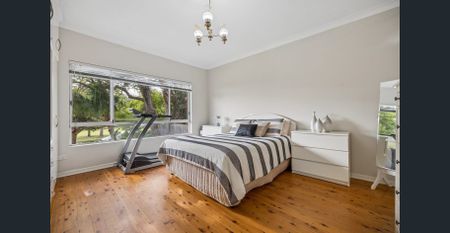 Solid classic double brick family home directly opposite Edwards Park - Photo 4