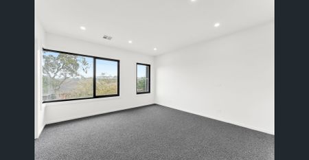 Luxury Living in a Prime Mount Waverley Location - Photo 5