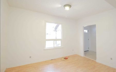 For Lease - 1354 Caroline Street, Burlington, Ontario - Photo 4