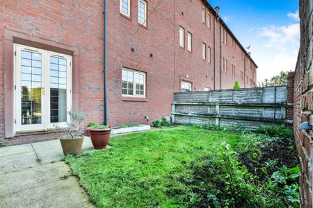 4 bedroom town house to rent Kingswood, Warrington, WA5 - Photo 3