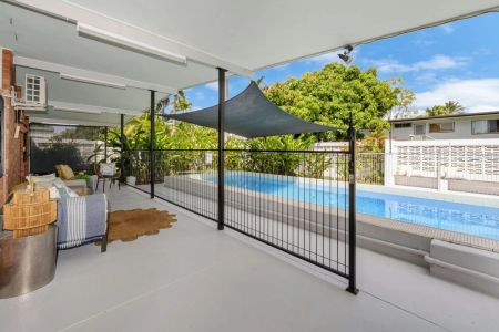 Unique Spacious Home with Pool - Photo 3