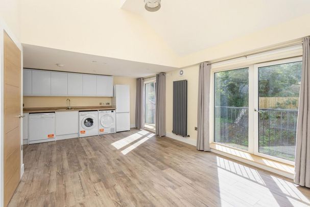 3 bedroom apartment to rent - Photo 1