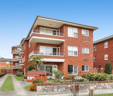 Spacious Two-Bedroom Apartment in the Heart of Monterey - Photo 5